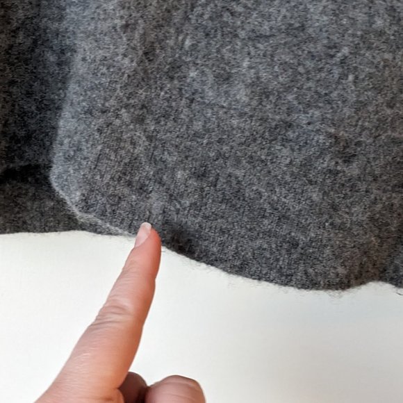 Saks Fifth Avenue Cashmere Gray mock neck Crop Top Sweater Size Small - Picture 2 of 12